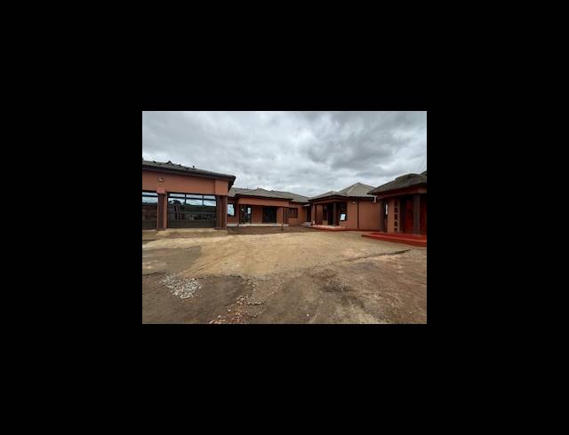5 BEDROOM HOUSE FOR SALE IN MPOPHOMENI